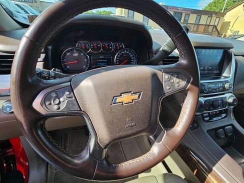 Used 2020 Chevrolet Suburban LT AWD/4WD image 17