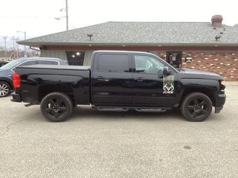 Used 2018 Chevrolet Silverado 1500 LTZ Z71 w/ Realtree Edition image 11