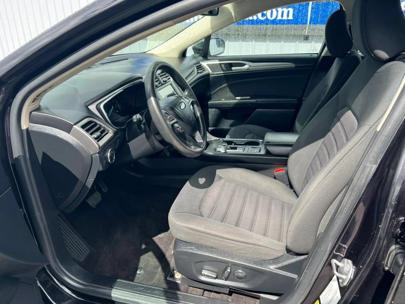 Used 2020 Ford Fusion SE FWD image 20
