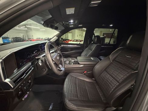 Used 2025 Cadillac Escalade V w/ LPO, Floor Liner Package AWD/4WD image 4
