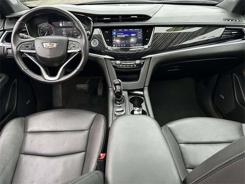 Used 2025 Cadillac XT6 Premium Luxury image 15