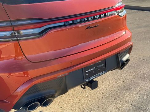 Used 2025 Porsche Macan AWD/4WD image 10