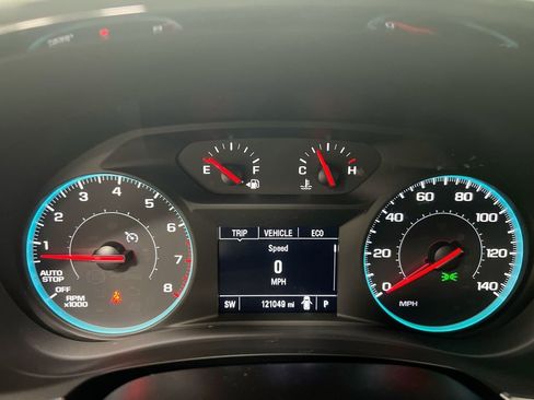 Used 2021 Chevrolet Traverse LS FWD image 12