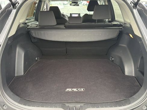 Used 2021 Toyota RAV4 XLE AWD/4WD image 31