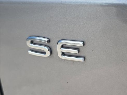 Used 2025 Volkswagen Atlas SE FWD image 6