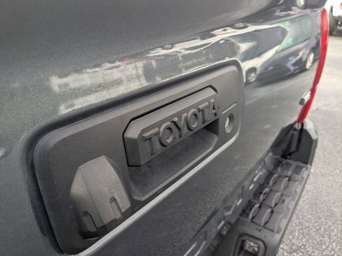 Used 2018 Toyota Tacoma TRD Sport image 30