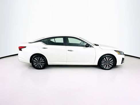 Used 2025 Nissan Altima 2.5 SV FWD image 10