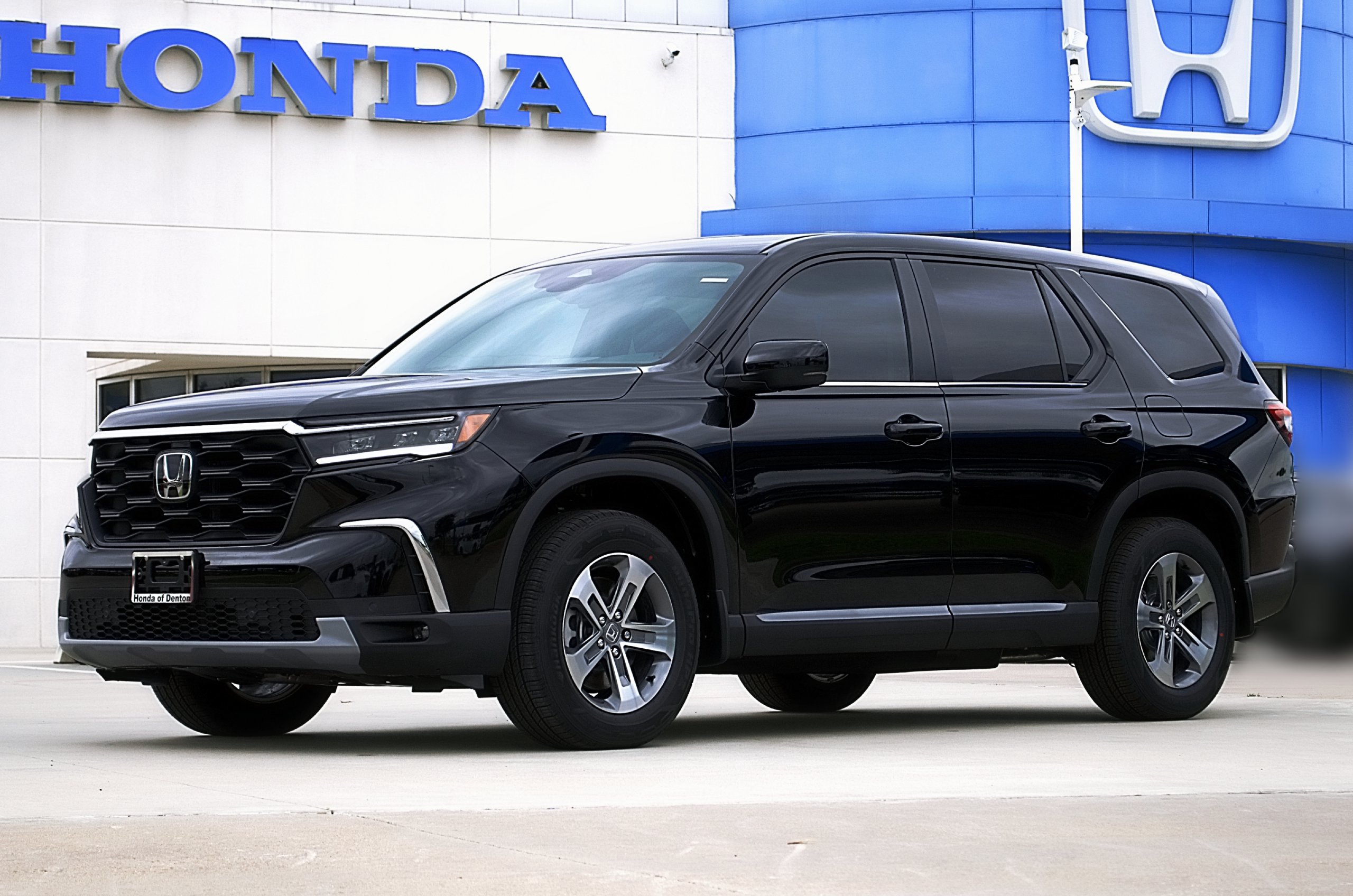 Used 2025 Honda Pilot EX-L image 1