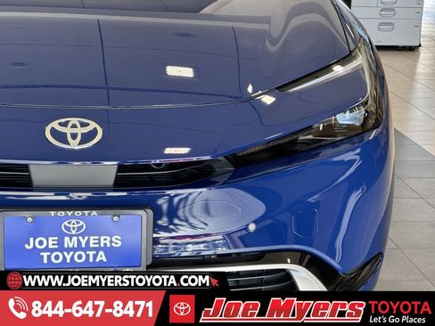 New 2026 Toyota Prius Plug-In Hybrid image 9