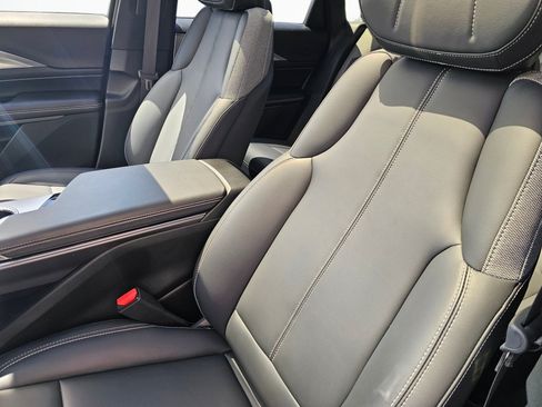 Certified 2024 Cadillac Lyriq Tech RWD image 26