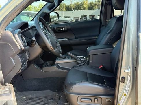 Used 2023 Toyota Tacoma TRD Sport w/ TRD Premium Sport Package AWD/4WD image 16