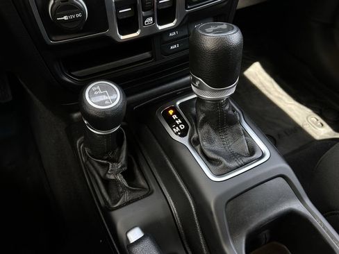 Used 2021 Jeep Wrangler Unlimited Sport image 23