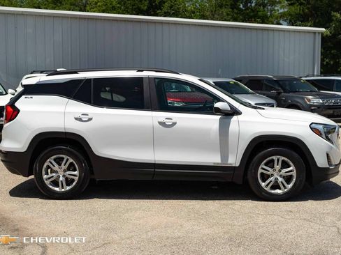 Used 2021 GMC Terrain SLE w/ Driver Convenience Package FWD image 4