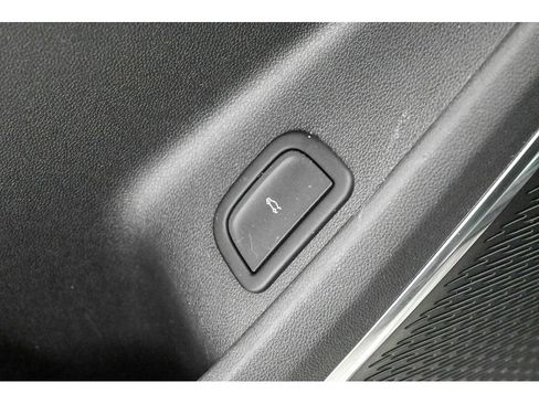 Used 2024 Chevrolet Traverse RS FWD image 37