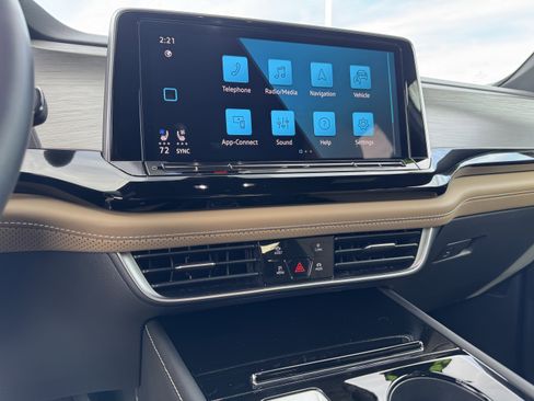 Used 2024 Volkswagen Atlas Cross Sport SE w/ Panoramic Sunroof Package image 25