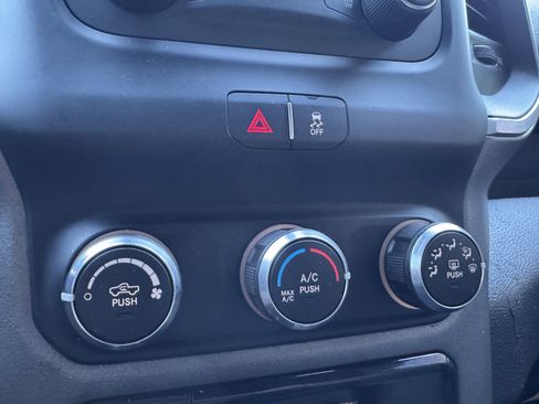 Used 2021 RAM 3500 Big Horn image 28