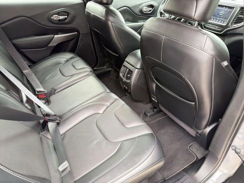 Used 2021 Jeep Cherokee Latitude Lux w/ Comfort/Convenience Group FWD image 29
