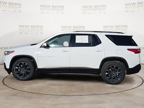 Used 2021 Chevrolet Traverse RS w/ LPO, Cargo Package FWD image 2