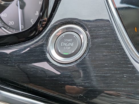 Used 2024 Cadillac XT6 Premium Luxury FWD image 29