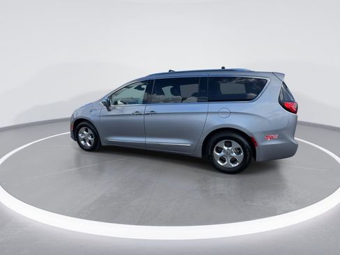Used 2018 Chrysler Pacifica Limited w/ Advanced Safetytec Group FWD image 9