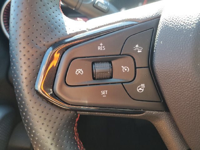 Used 2025 Chevrolet Trax RS w/ Driver Confidence Package FWD image 30