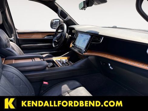 Used 2022 Jeep Grand Wagoneer Series III w/ Flexible Seating Group AWD/4WD image 15