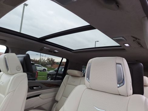 Used 2024 Cadillac Escalade ESV Sport Platinum w/ LPO, ONYX Package image 24