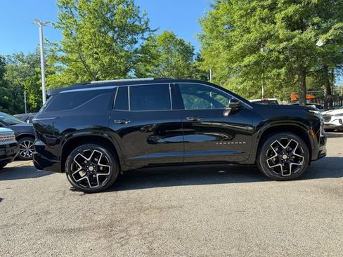 Used 2025 Chevrolet Traverse High Country w/ LPO, Floor Liner Package AWD/4WD image 6