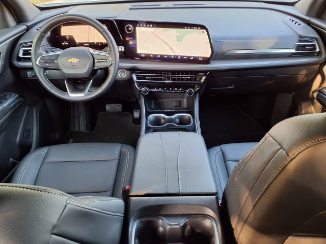Used 2026 Chevrolet Traverse LT FWD image 8