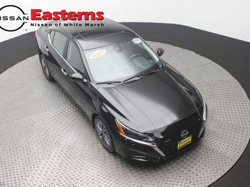 Used 2023 Nissan Altima 2.5 SV w/ SV Premium Package FWD image 3