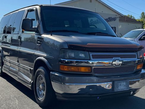 Used 2008 Chevrolet Express 1500 w/ Preferred Equipment Group RWD image 3