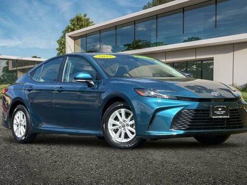 Used 2025 Toyota Camry LE FWD image 2