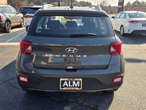 Used 2025 Hyundai Venue SEL image 10