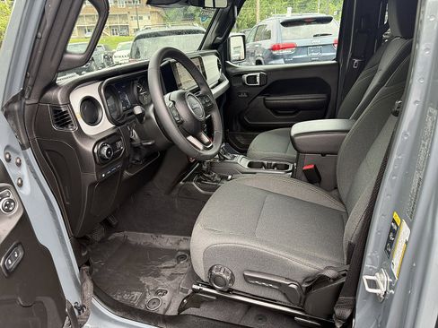 Used 2025 Jeep Wrangler Unlimited Sport S 4xe AWD/4WD image 10