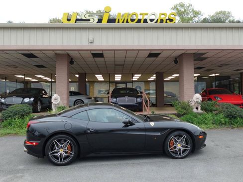 Used 2015 Ferrari California T RWD image 2