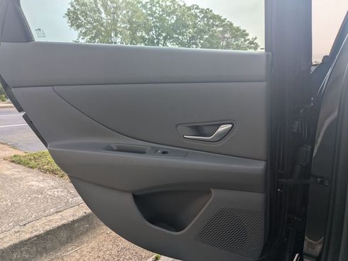 Used 2025 Hyundai Elantra SEL FWD image 26