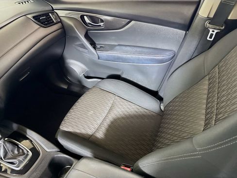 Used 2017 Nissan Rogue S w/ Appearance Package FWD image 19