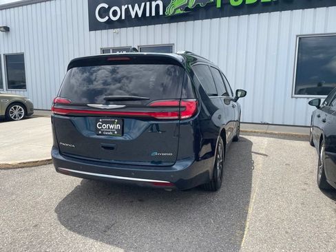 Used 2021 Chrysler Pacifica Touring-L FWD image 9