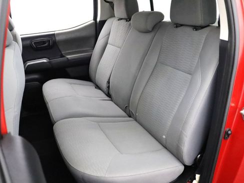 Used 2019 Toyota Tacoma SR5 AWD/4WD image 12
