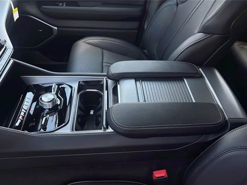 New 2026 Jeep Grand Wagoneer L Limited AWD/4WD image 13