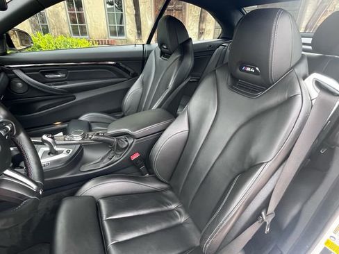 Used 2018 BMW M4 Convertible image 36