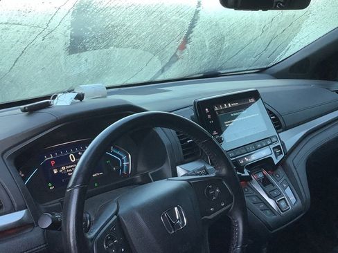 Used 2023 Honda Odyssey Sport image 2