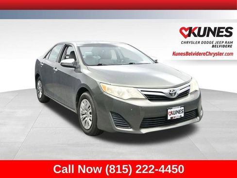 Used 2014 Toyota Camry LE image 1