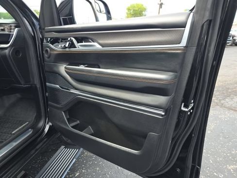 Used 2025 Jeep Grand Wagoneer Series III w/ Rear Seat Video Group 1 AWD/4WD image 42