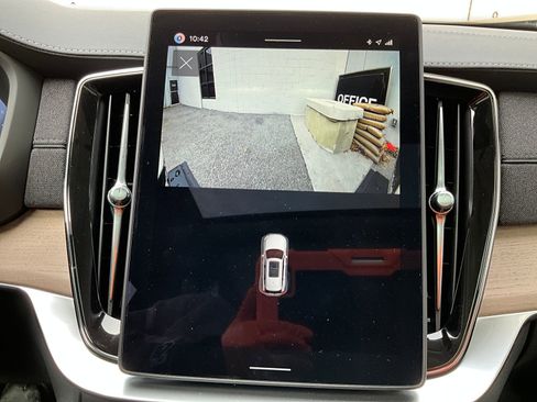 New 2026 Volvo XC90 B6 Plus w/ Protection Package image 21