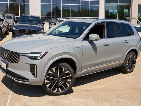 New 2026 Volvo XC90 T8 Plus w/ Protection Package AWD/4WD image 3