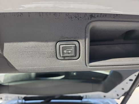 Certified 2023 GMC Terrain SLT image 10