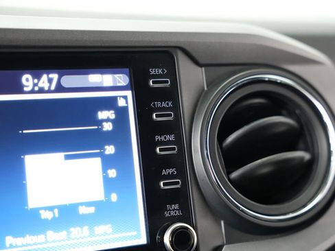 Used 2022 Toyota Tacoma TRD Sport w/ Technology Package image 23