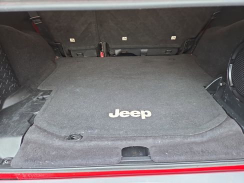 Used 2014 Jeep Wrangler Unlimited Sahara w/ Connectivity Group image 28