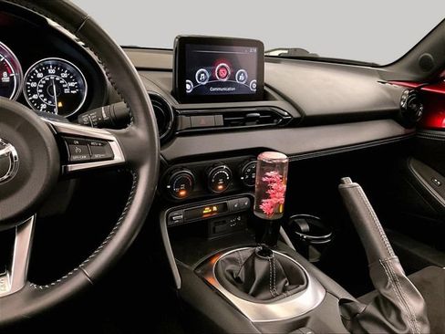 Used 2022 MAZDA MX-5 Miata Club RWD image 6